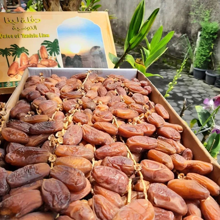 kedai kurma near me